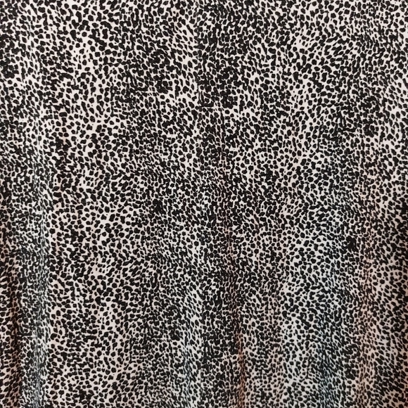 TALBOTS LADIES LONG SLEEVE ANIMAL PRINT TOP- M - Picture 3 of 4